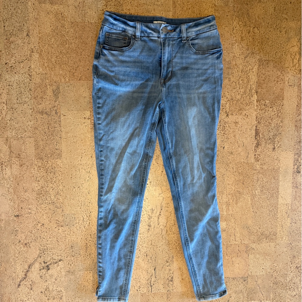 m jeans by Maurices faded blue jeggings / skinny jeans, size M